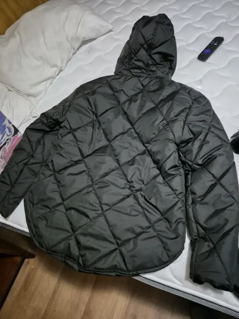 Chaqueta acolchada negra con capucha - 3