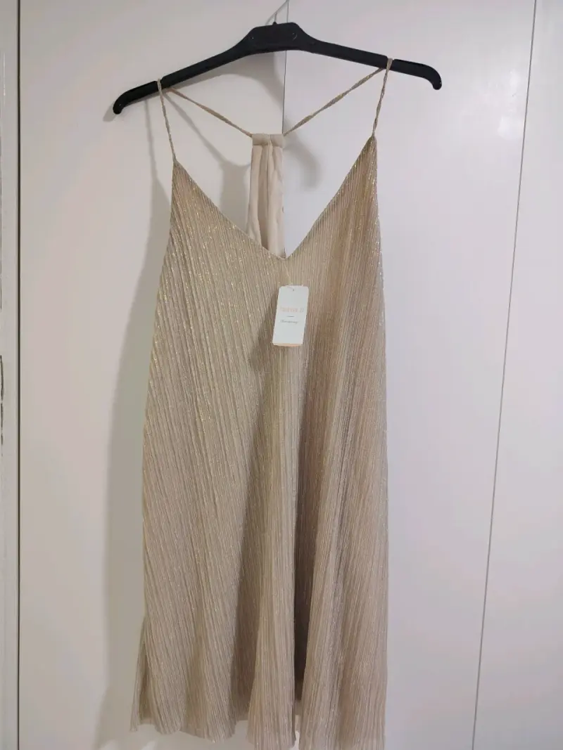 Vestido dorado plisado Forever 21 - 1