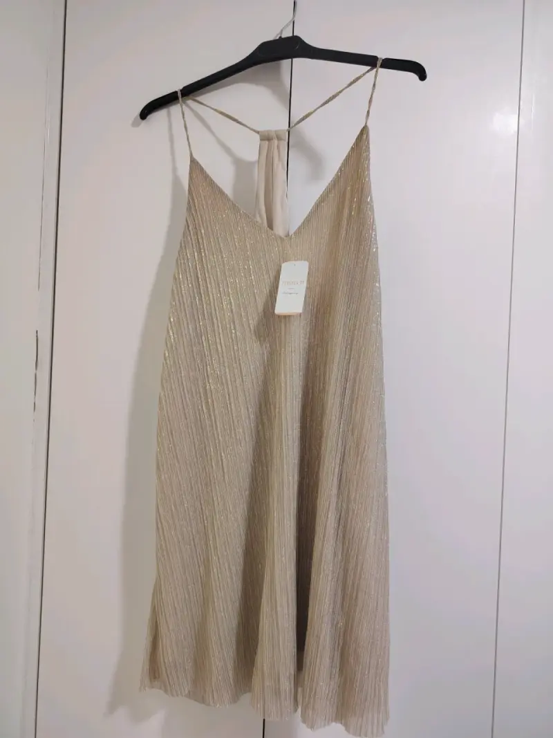 Vestido dorado plisado Forever 21 - 2