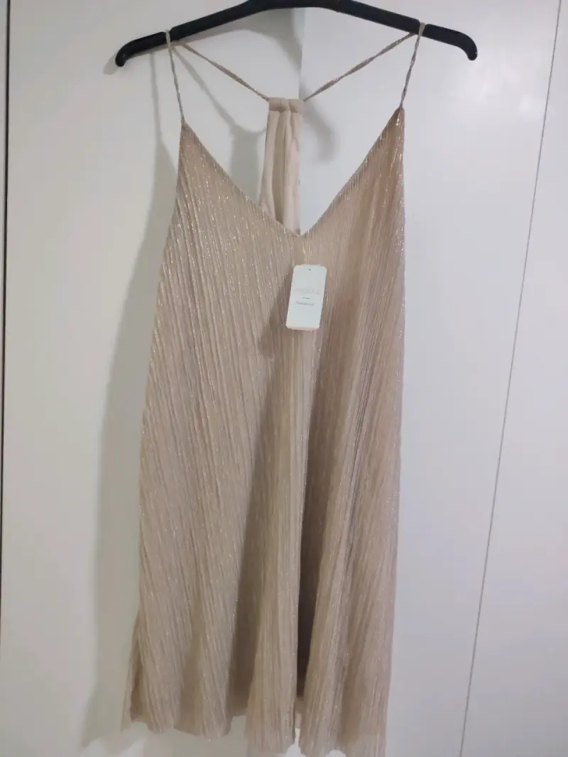 Vestido dorado plisado Forever 21 - 3