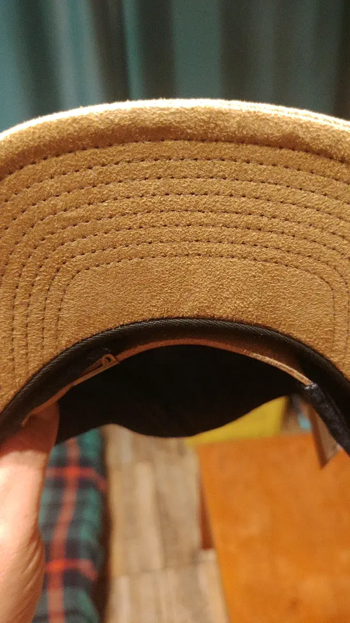 Gorra de mezclilla con visera beige y logo bordado - 3