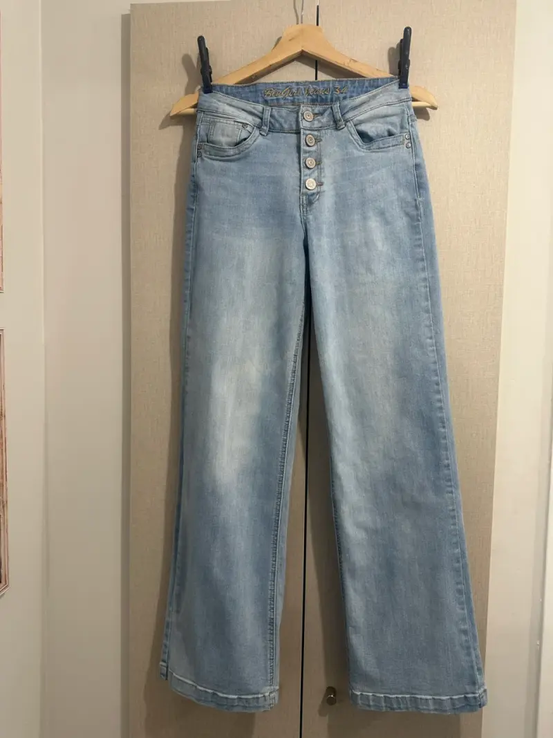 Jeans de mezclilla azul claro para mujer - 1