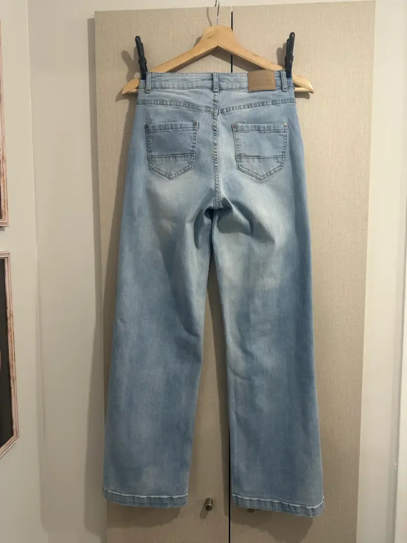 Jeans de mezclilla azul claro para mujer - 2