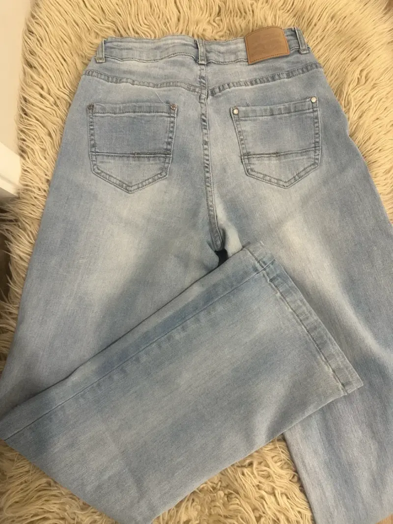 Jeans de mezclilla azul claro para mujer - 5