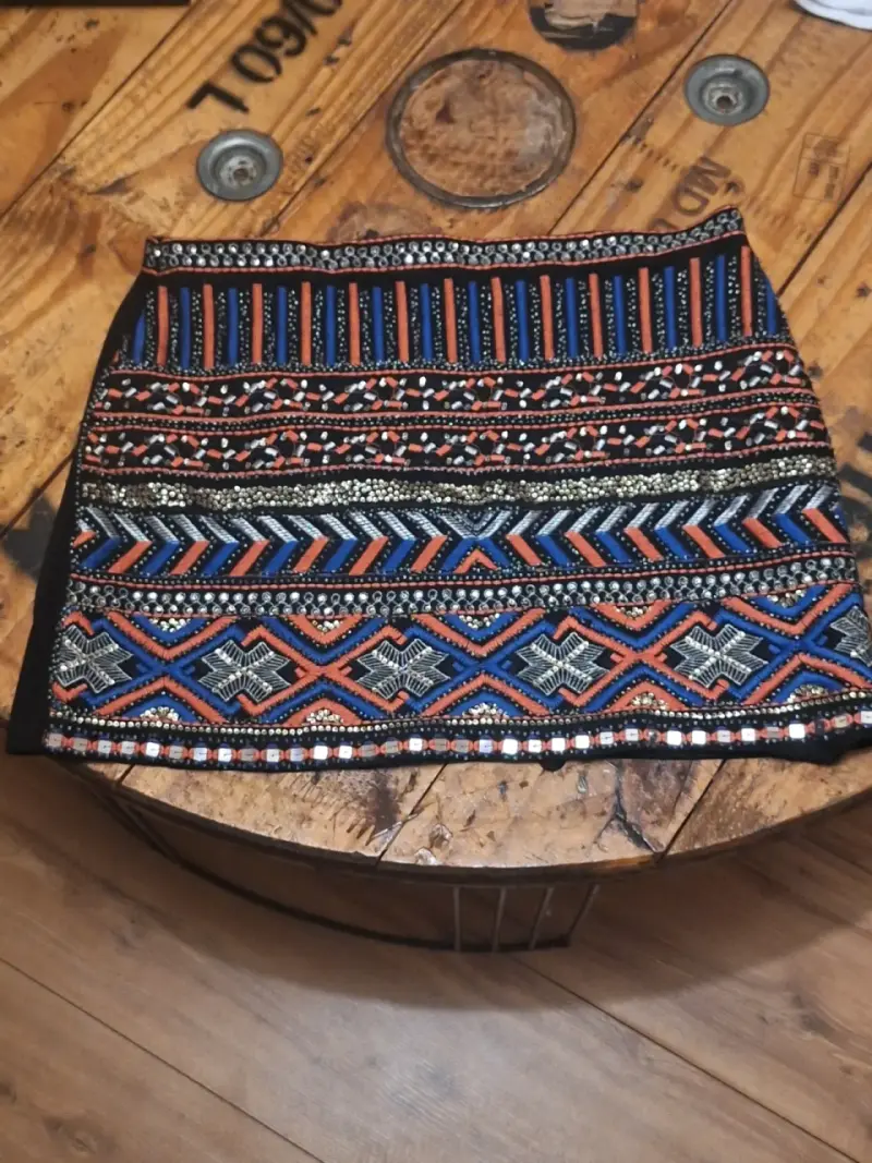 Falda corta étnica con lentejuelas - 1