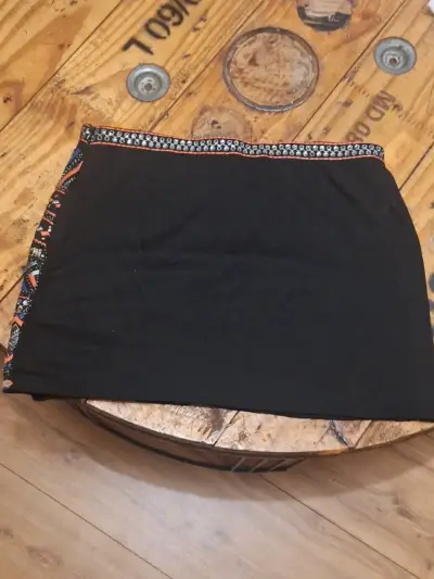 Falda corta étnica con lentejuelas - miniatura 2