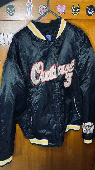 Chaqueta bomber negra Outlast 3 estilo varsity - miniatura 1