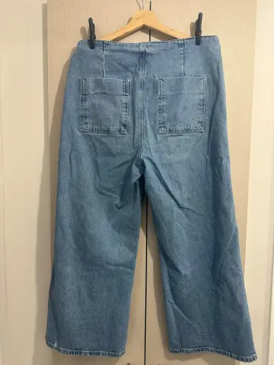 Jeans anchos con botones laterales - miniatura 2