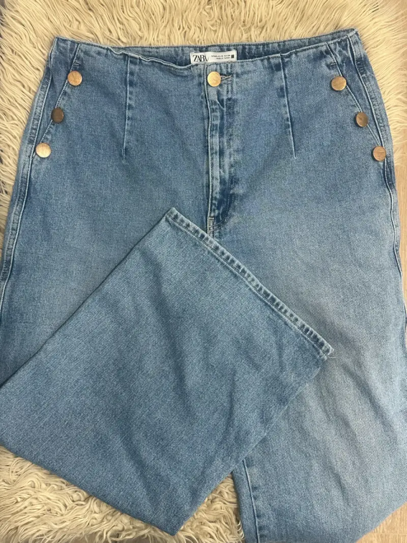Jeans anchos con botones laterales - 4