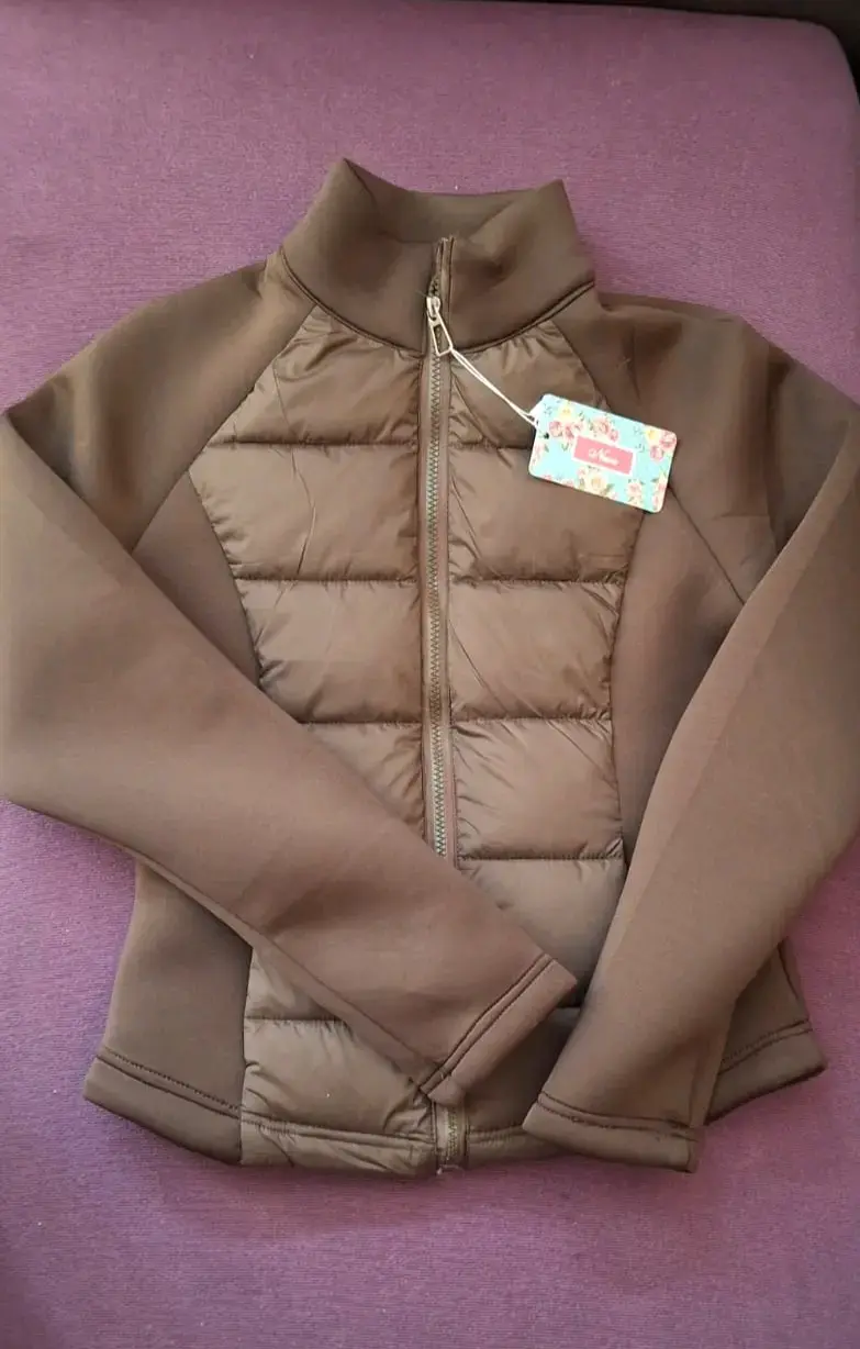 Chaqueta térmica marrón con cierre