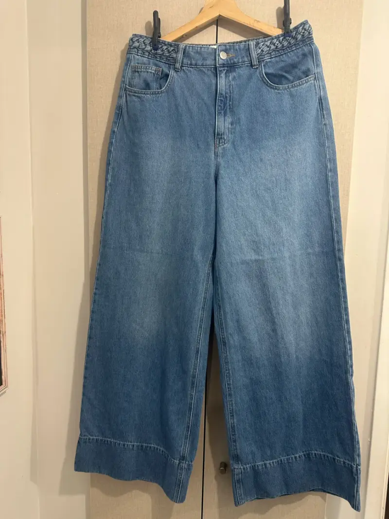 Jeans H&M anchos para mujer con detalle de trenza - 1
