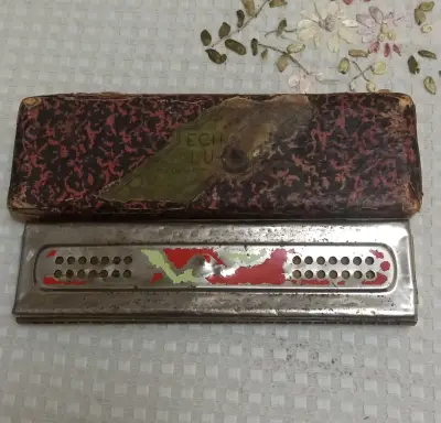Armónica vintage con estuche original  M hohner - miniatura 1