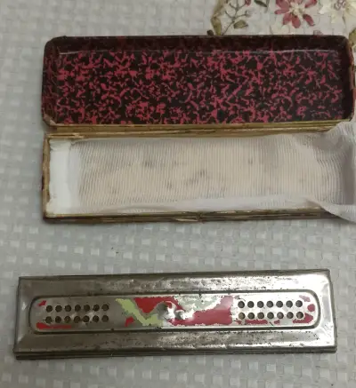 Armónica vintage con estuche original  M hohner - miniatura 2