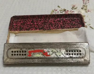 Armónica vintage con estuche original  M hohner - miniatura 3