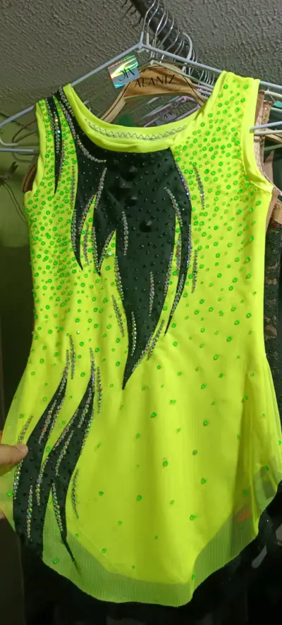Vestido de gimnasia rítmica con cristales - miniatura 1