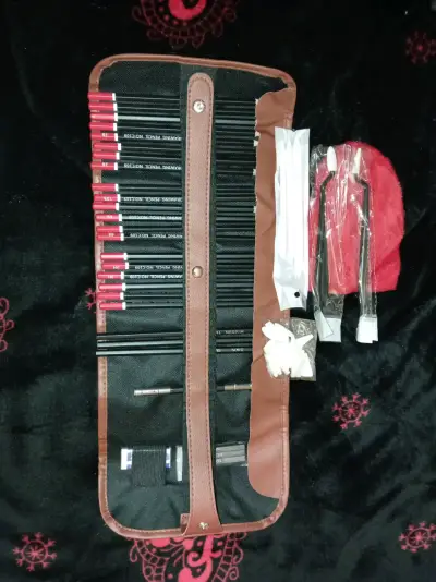 Set de lápices de dibujo profesional con estuche - miniatura 1