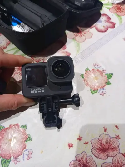 Cámara de acción GoPro Hero 9 con soporte - miniatura 1