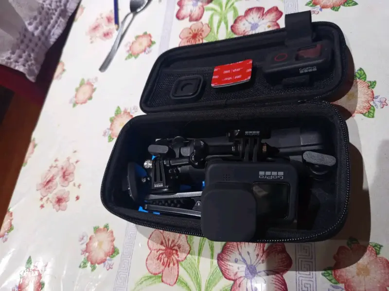 Cámara de acción GoPro Hero 9 con soporte - 2