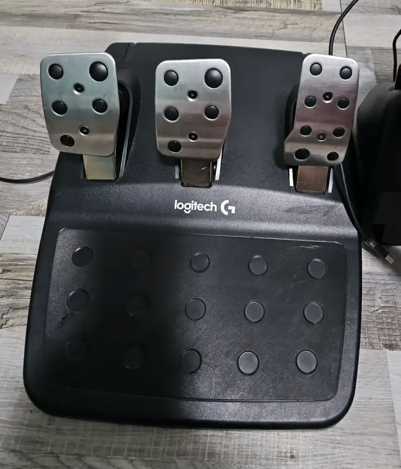 Volante Logitech G29 con pedales y palanca para PS4 y PC - 2