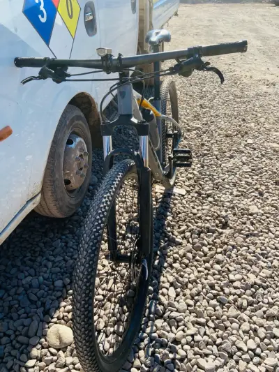 Bicicleta de montaña Trek con cuadro de aluminio - miniatura 5
