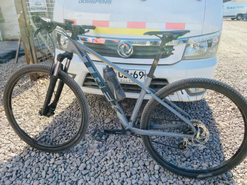Bicicleta de montaña Trek con cuadro de aluminio - 6