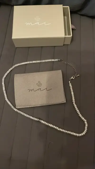 Collar de perlas blancas Mai con estuche - miniatura 1