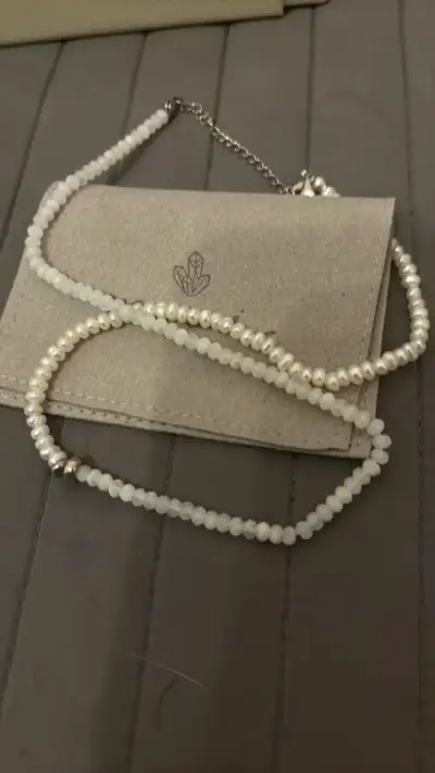 Collar de perlas blancas Mai con estuche - miniatura 2