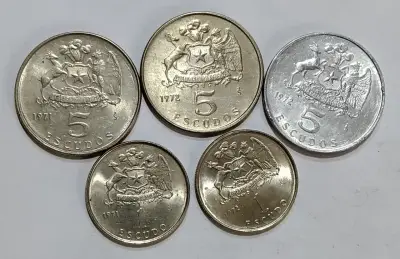 Monedas antiguas chilenas de 1 y 5 escudos - miniatura 1