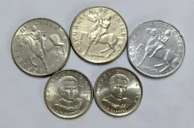 Monedas antiguas chilenas de 1 y 5 escudos - miniatura 2