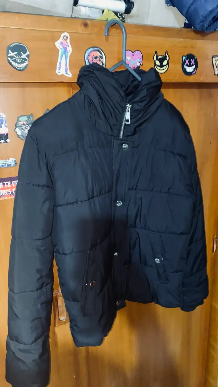 Chaqueta acolchada negra para invierno