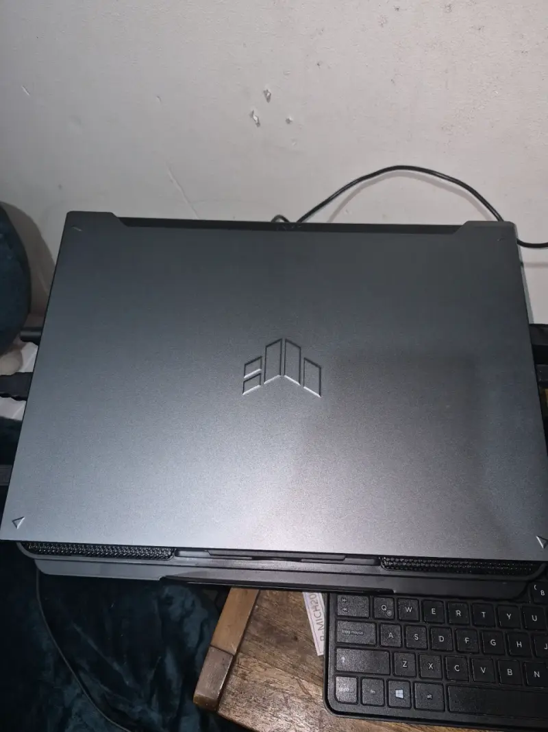 Laptop ASUS TUF Gaming F16 con Intel Core i5 - 3