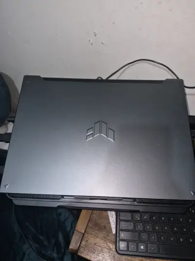 Laptop ASUS TUF Gaming F16 con Intel Core i5 - miniatura 3