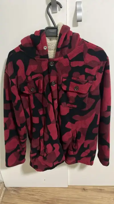 Poleron Chaqueta de lana roja y negra con capucha - miniatura 1