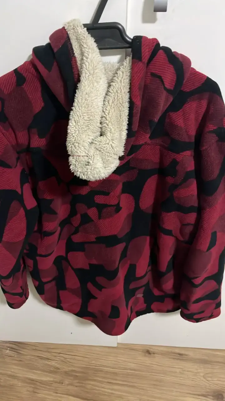Poleron Chaqueta de lana roja y negra con capucha - 3