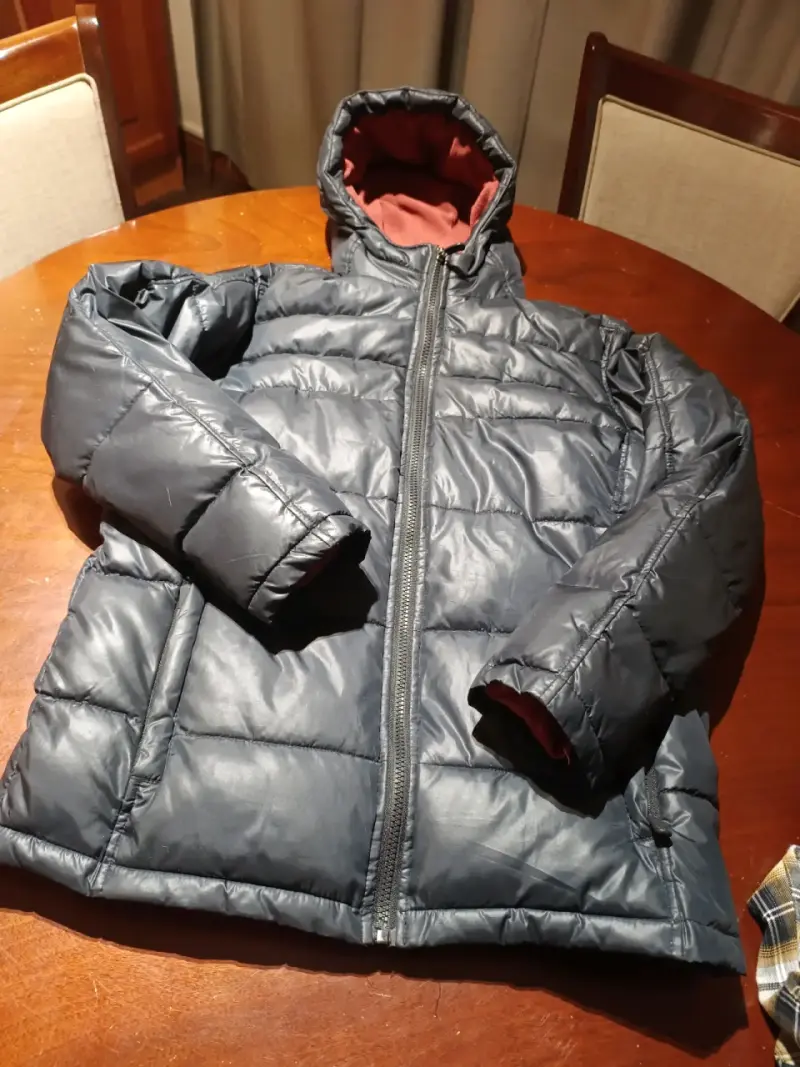 Chaqueta acolchada con capucha para invierno