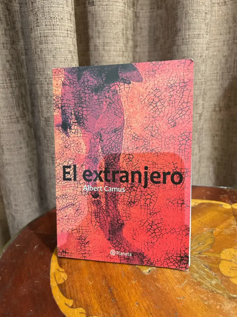 Libro 'El Extranjero' de Albert Camus - 1