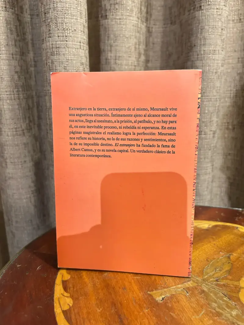 Libro 'El Extranjero' de Albert Camus - 2