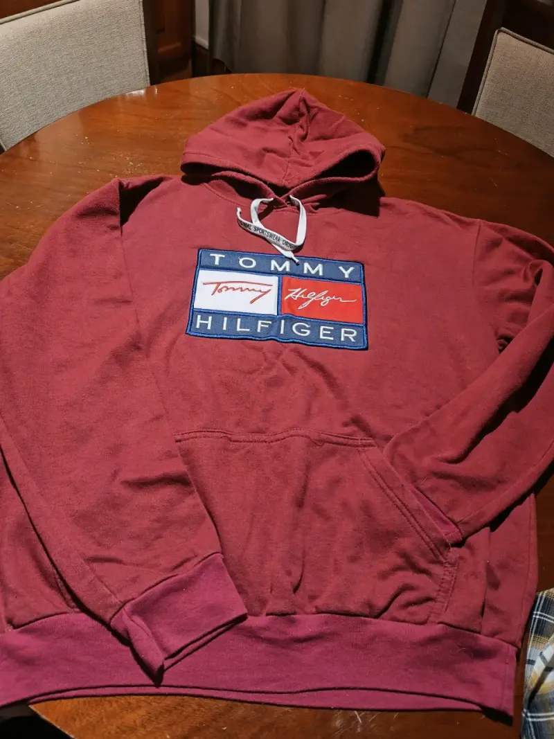 Polerón con capucha Tommy Hilfiger burdeos