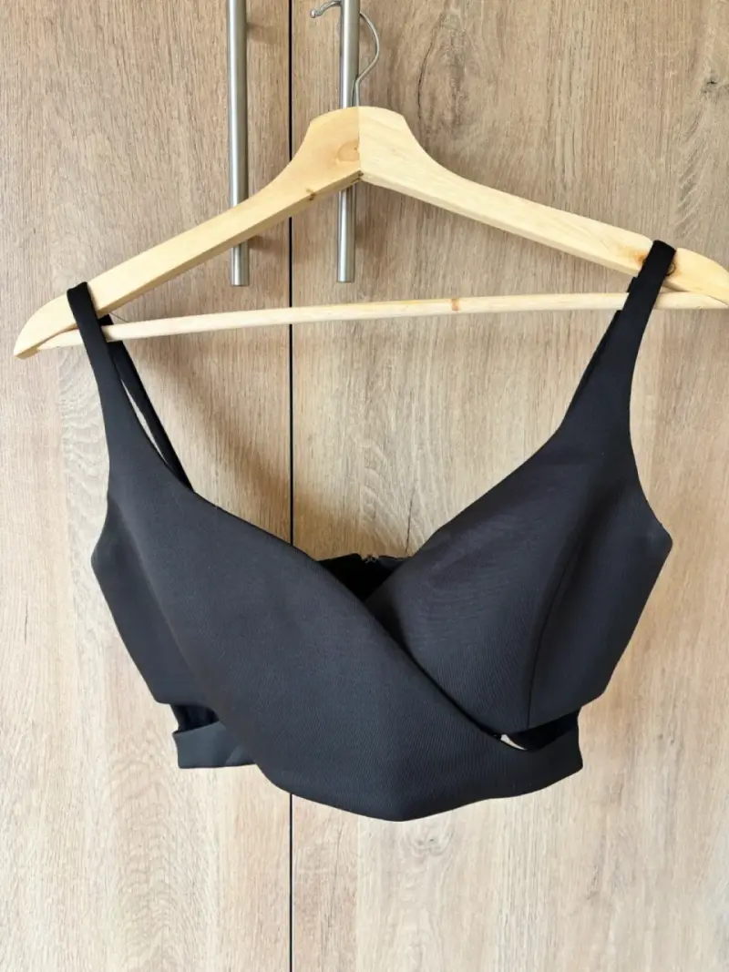 Top de fiesta negro con diseño cruzado S - 1