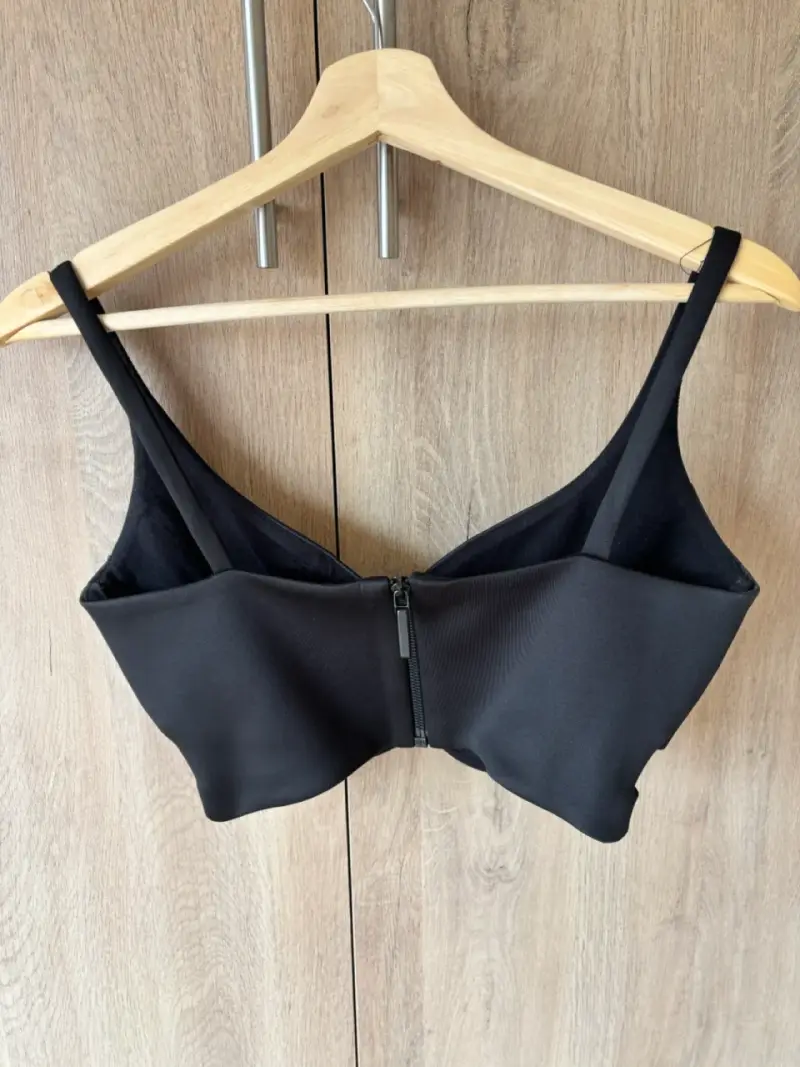 Top de fiesta negro con diseño cruzado S - 2