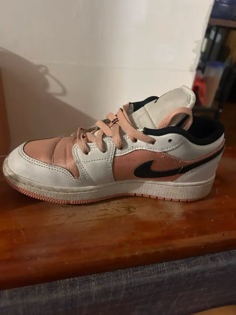 Zapatillas deportivas Nike blancas y rosadas - 1