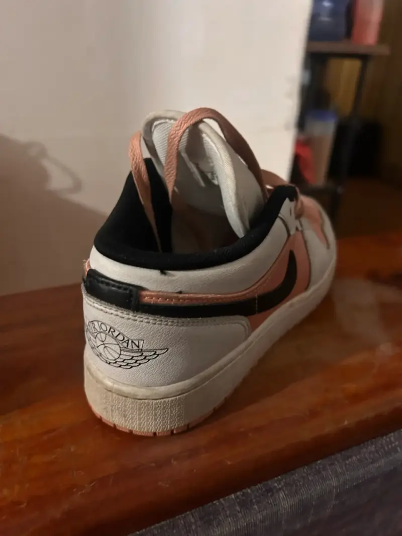 Zapatillas deportivas Nike blancas y rosadas - 2