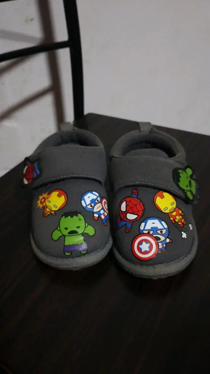 Pantuflas de niños con diseño de superhéroes - 1