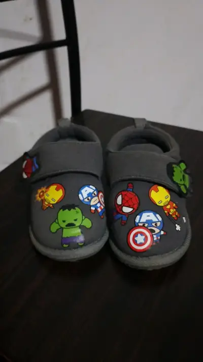 Pantuflas de niños con diseño de superhéroes - miniatura 1