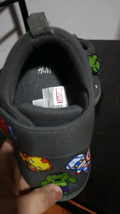 Pantuflas de niños con diseño de superhéroes - miniatura 2