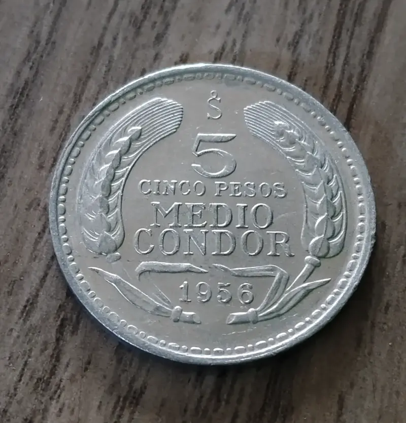 Moneda antigua de 5 pesos medio cóndor 1956 - 1