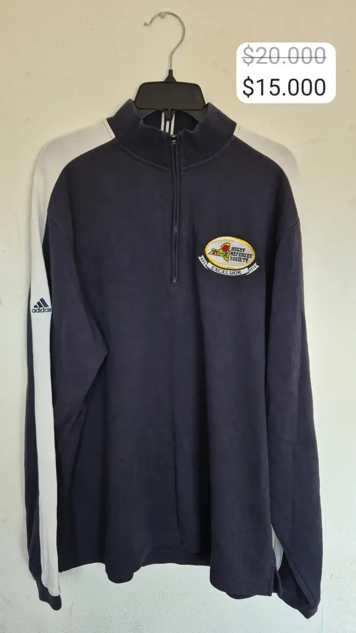 Polerón Adidas azul con logo de rugby
