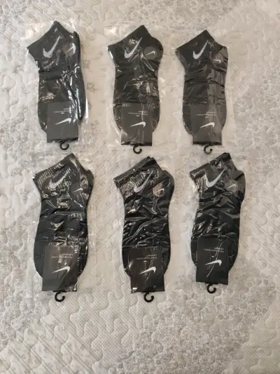 Pack de poleras de marca variadas en negro - miniatura 4