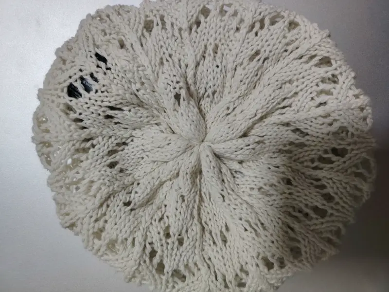 Gorro tejido a mano blanco - 2