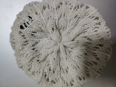 Gorro tejido a mano blanco - miniatura 2